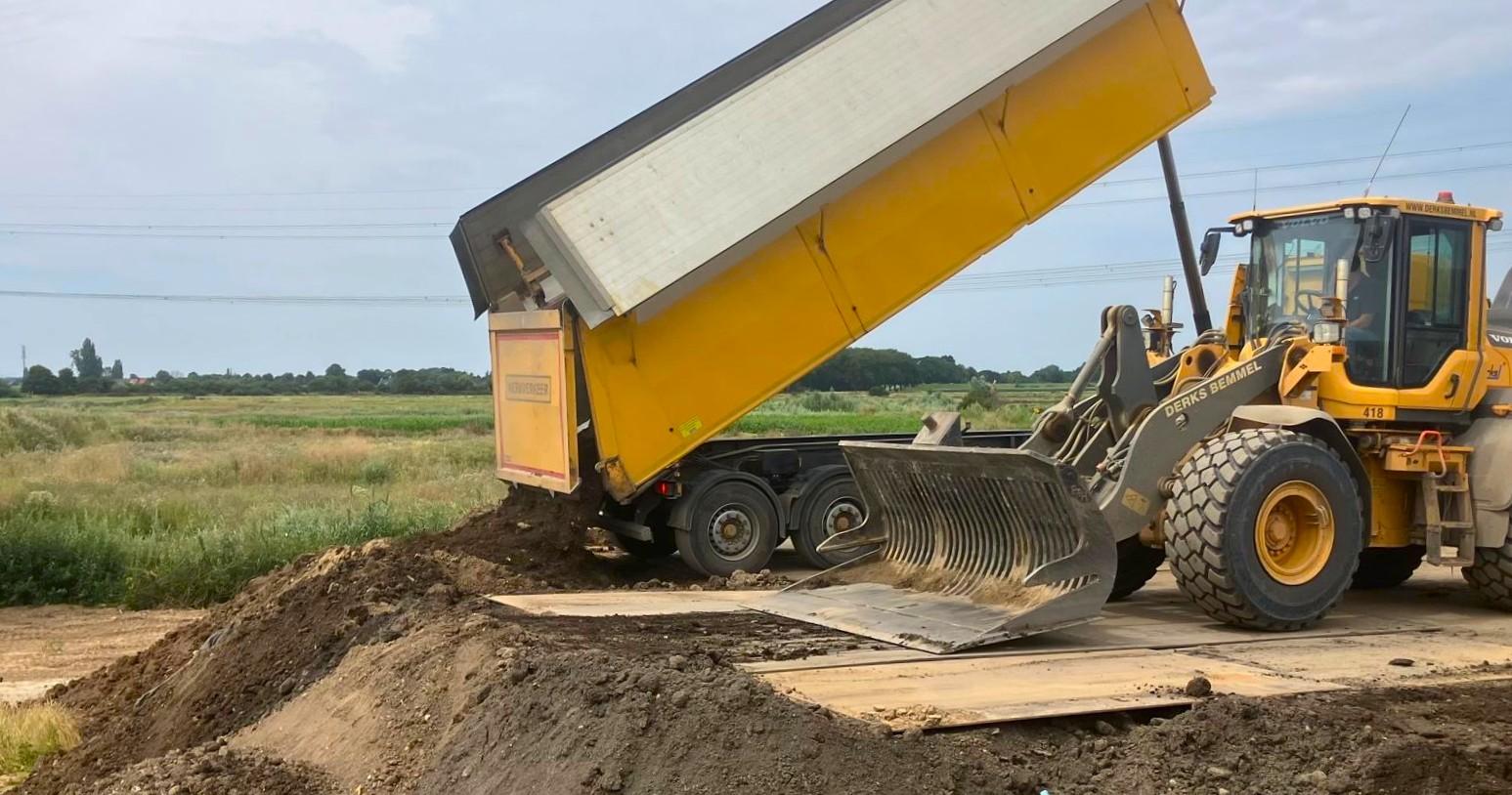 Ophoging terrein bij steenfabriek Huissenswaard